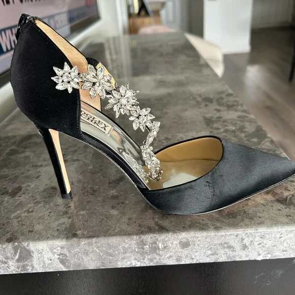 Shoes - Picture 1 of 4